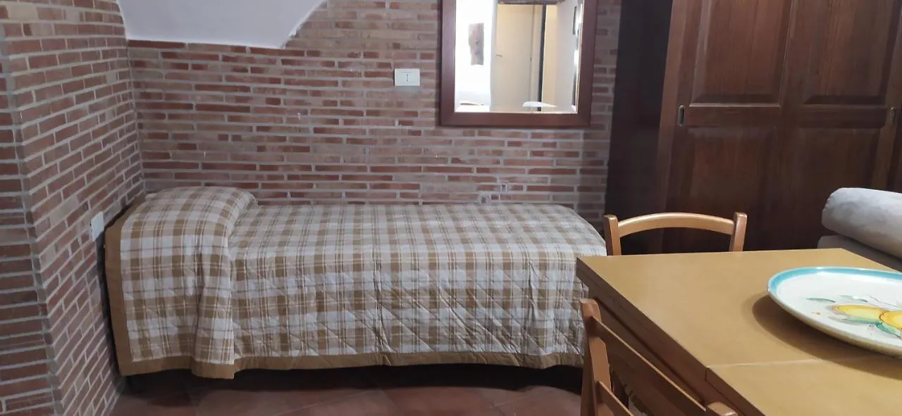 Da Giulietta Villa Adrano 0*,